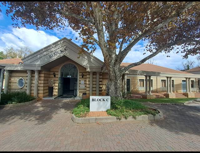 174M² OFFICE TO LET IN DUNKELD WEST